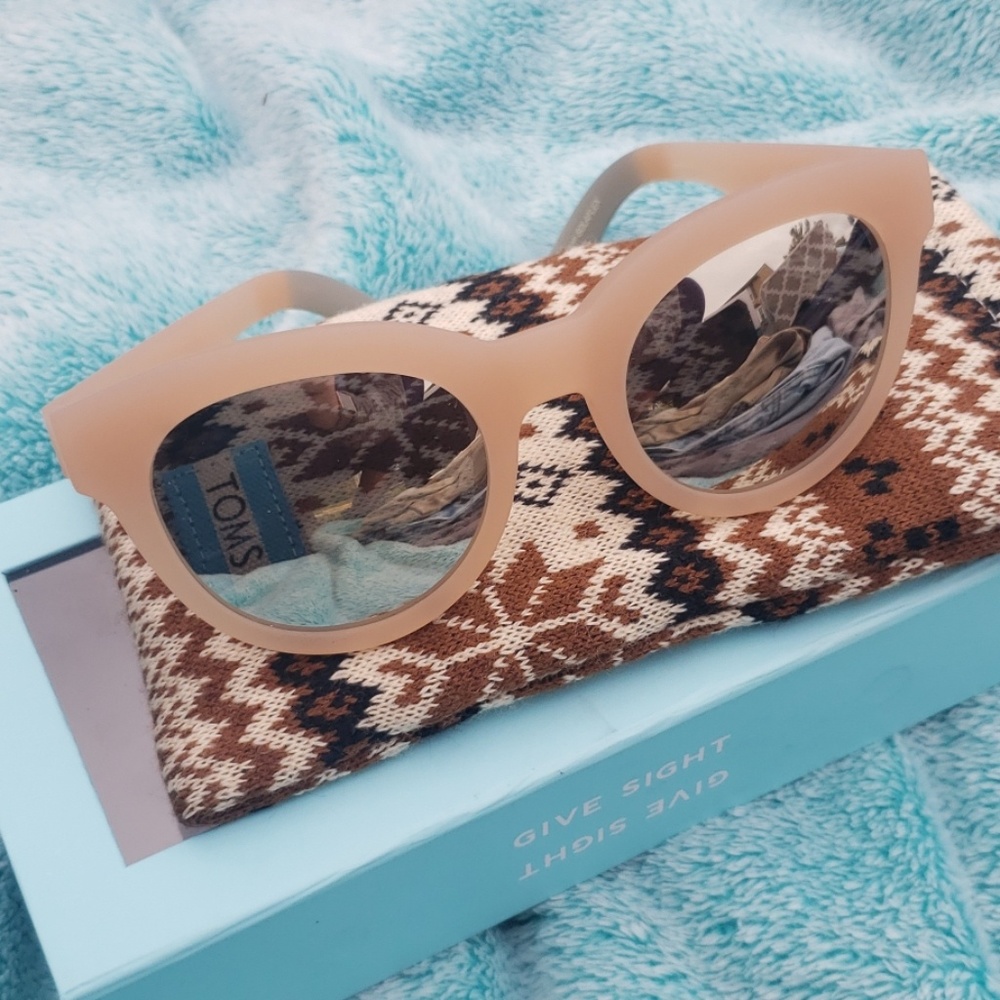Toms